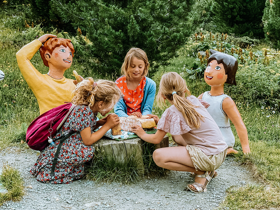Poppen in kinderavonturenpark Heidi Alm in Falkert
