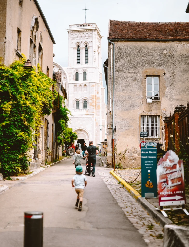 Straatje in het Franse stadje Vezelay