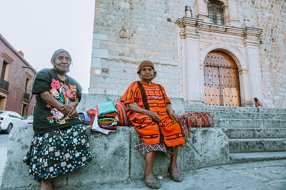Vrouwen op het plein in Oaxaca, Mexico
