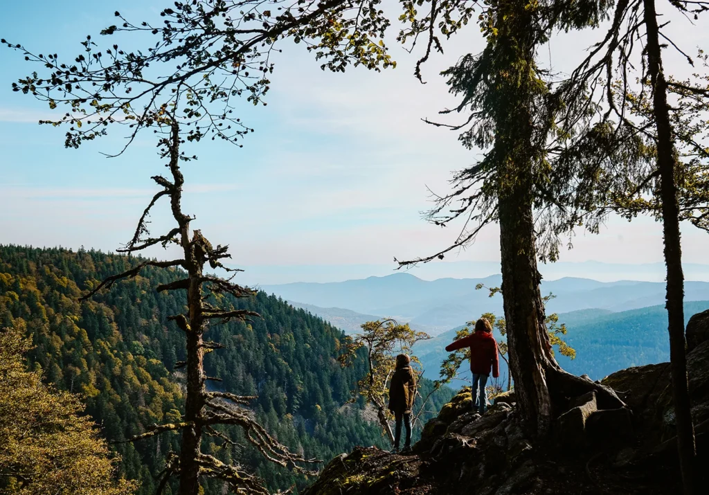 Wandelen bij Sentier de Roches in de Vogezen tijdens de herfstvakantie