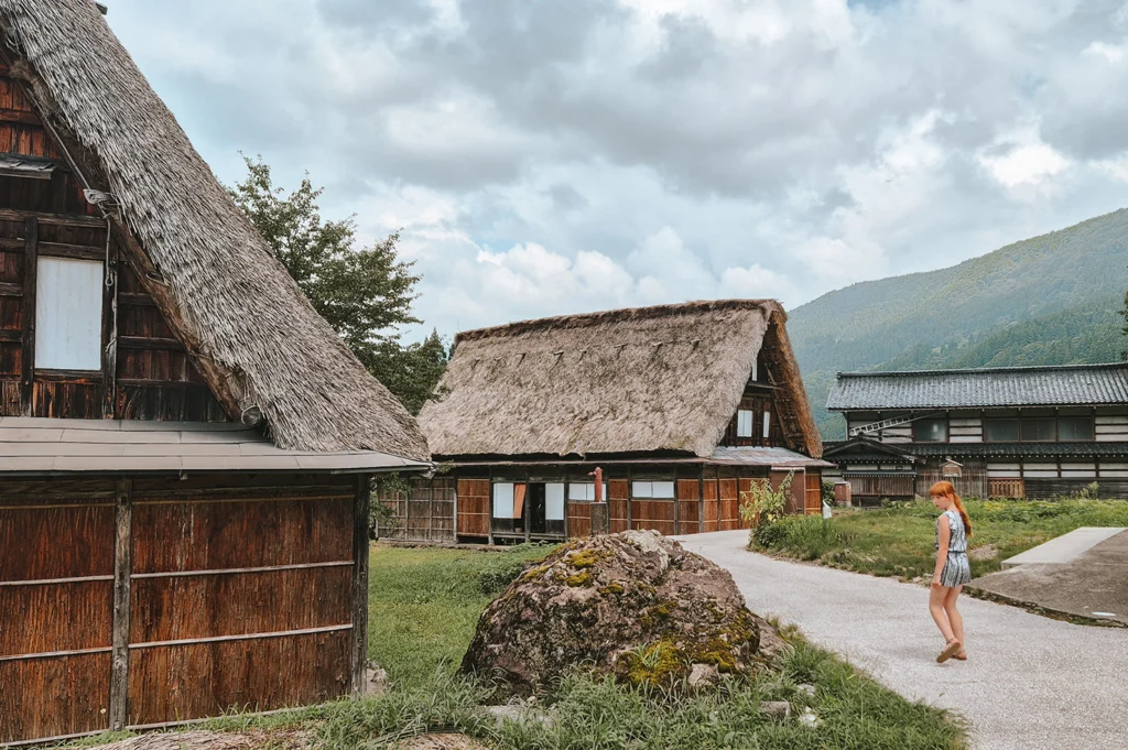 Huizen gebouwd in gassho-zukuri stijl in Ainokura Gassho