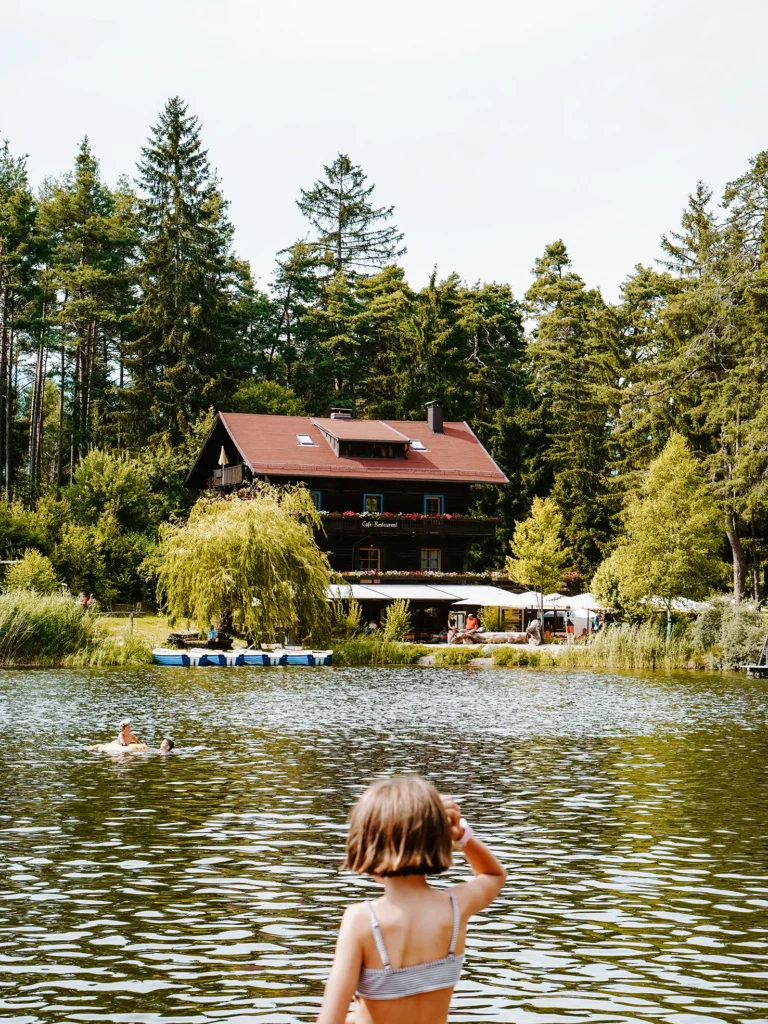 Zwemmen in het meertje Laghetto di Fiè