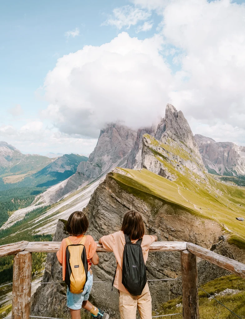 Het uitzicht op de iconische bergkam van de Seceda