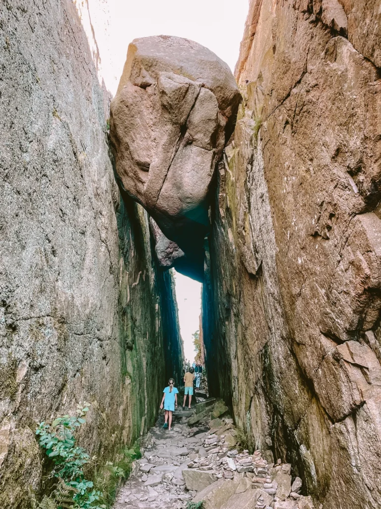 Bohuslän met kinderen - wandelen door de Koningskloof in Fjällbacka