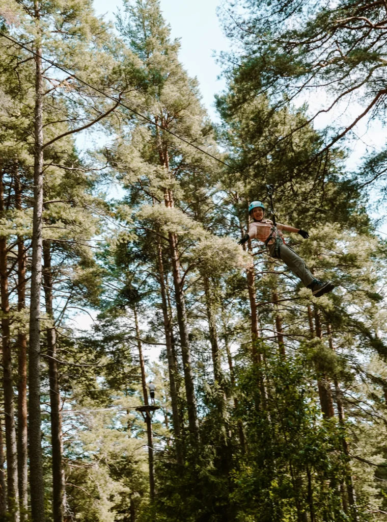 Het klimpark in Rättvik is leuk om te bezoeken met kinderen in Dalarna