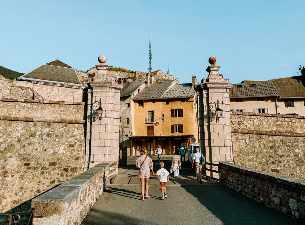 De stadspoort van het charmante Briançon