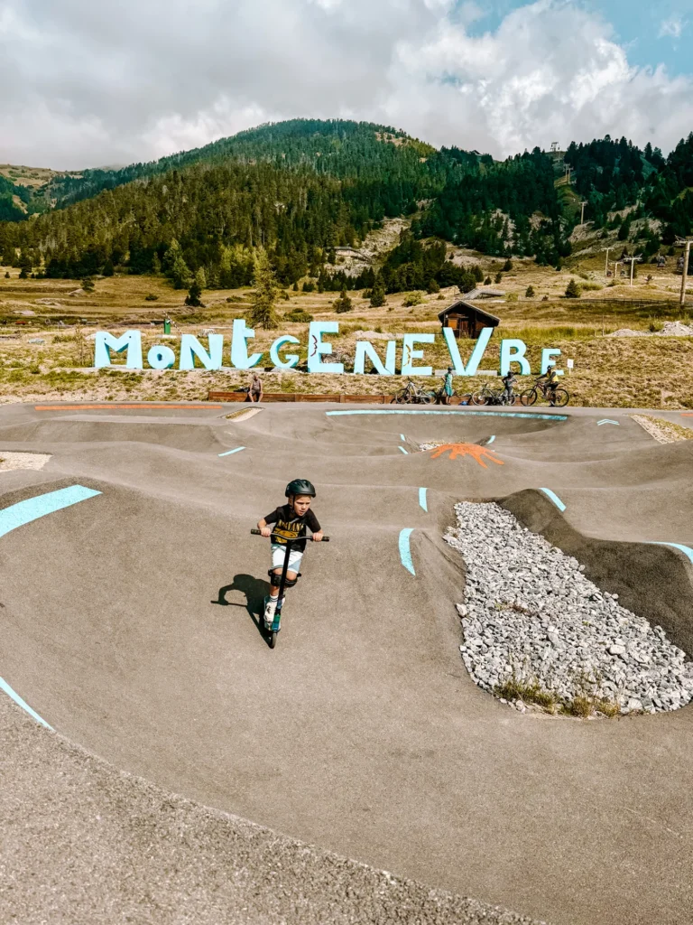De Pumptrackbaan van Montgenèvre is een hit bij kinderen in de regio Hautes-Alpes